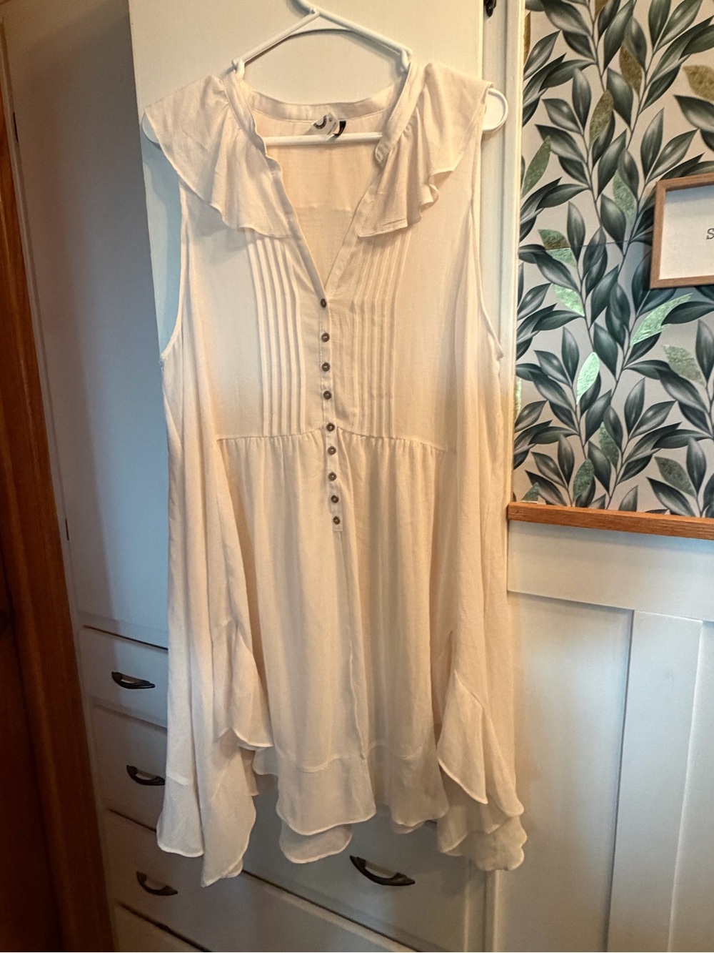 Anthropologie XL Cream Ruffled Sleeveless Tunic with Button Front